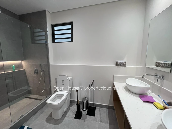 Apartment in Rivière Noire, Tamarin, 180m², 3 bedrooms, swimming pool, seaside, accessible to foreigners;