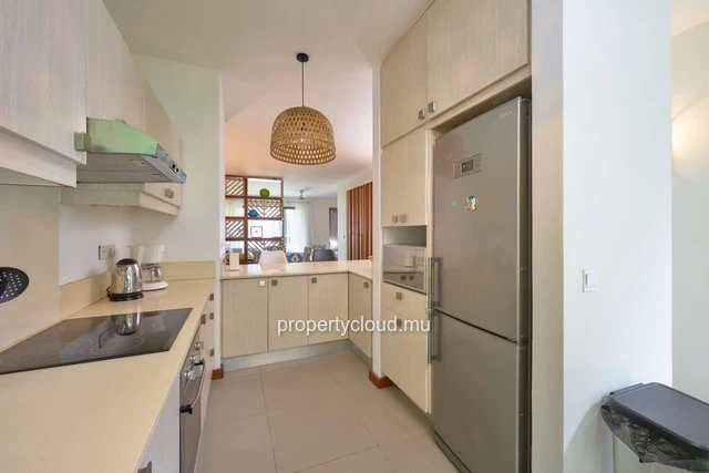 For sale: 3-bedroom en suite apartment accessible to foreigners in Pereybere, 2 minutes walk from the beach.