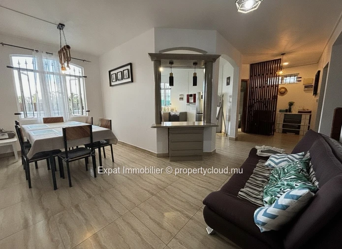 Villa 3 Chambres Avec Piscine, Garage Et Beaux Volumes – Péreybère