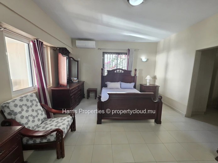 Magnifique appartement de style rustique situé au rez-de-chaussée, à louer à Pointe aux Piments