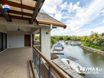 A life on the Water: 3 bedroom Apartment on the river