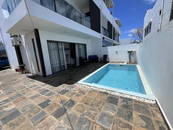 3-bedroom townhouse with private pool for rent in Flic en Flac