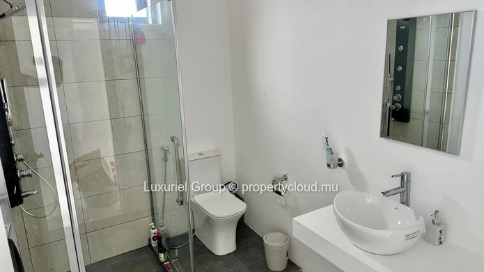 Modern Villa For Rent In Pereybere – Peaceful Setting With Private Pool