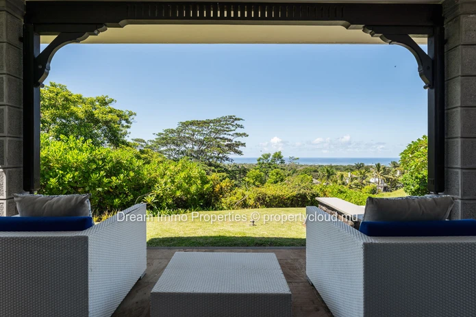 Élégante villa vue mer dans le prestigieux domaine golfique Heritage Villas Valriche à Bel Ombre – Ile Maurice