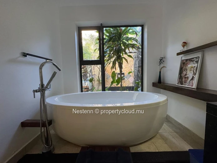 Exceptional villa in the heart of a private estate