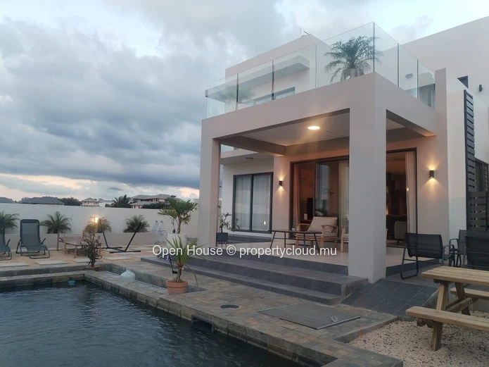 Villa 4 chambres avec piscine privée à vendre à Flic en Flac