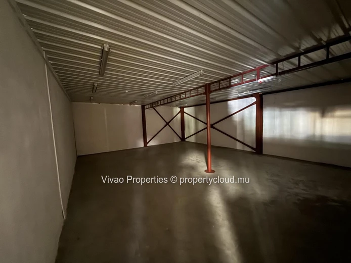 Entrepôt industriel à vendre à Pailles, superficie de 1580m²  sur un terrain de 2533m² avec option d'aménagement supp...