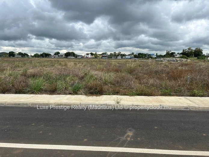 Terrain résidentiel / commercial à vendre à Quatre Bornes | Lotissement Pierfonds | 508m² | Rs 5.8M
