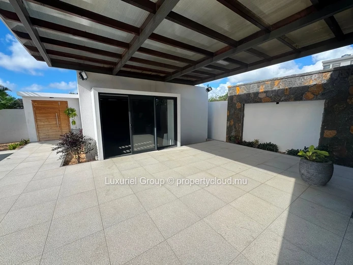 Villa contemporaine avec piscine à louer à Péreybère