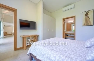 A vendre magnifique villa dans une residence accessible aux etrangers à Grand Baie, La Salette.