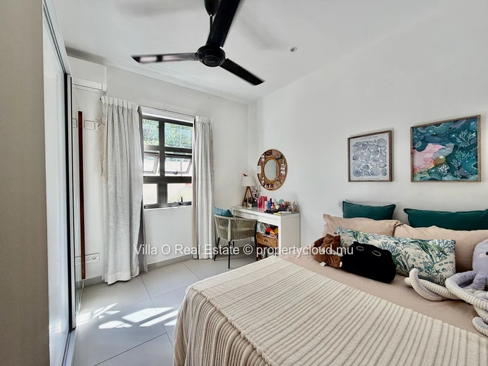 So lovely, this charming home stands out for its exquisite interior design, its lovely landscaped garden, and its Bom...