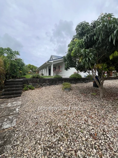 Splendide Villa Familiale - Domaine Piton - 295m² sur 1197m² de terrain Votre havre de paix vous attend au Domaine Pi...