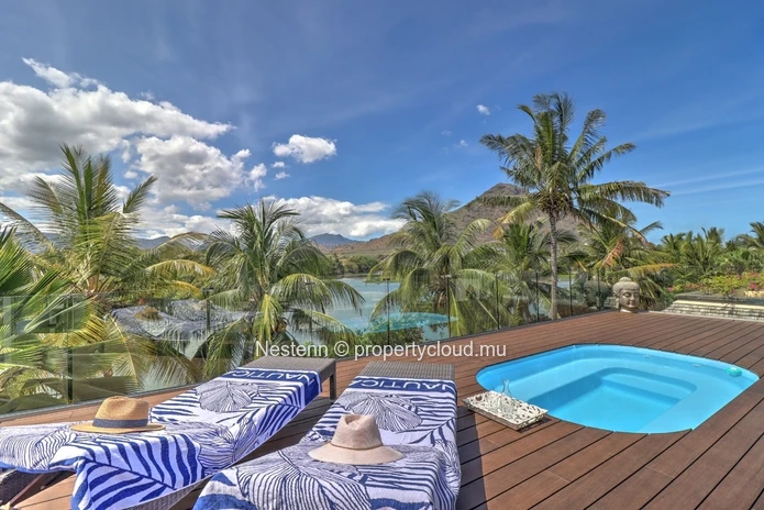 Furnished 4-bed duplex with river and mountain views, and close to the beach