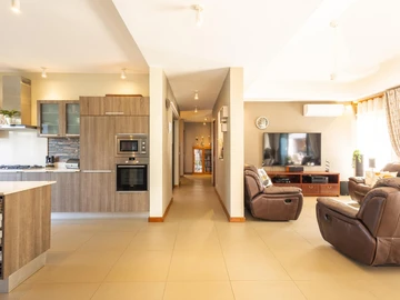 Private 4 Bed Villa just minutes from Bain Boeuf Beach