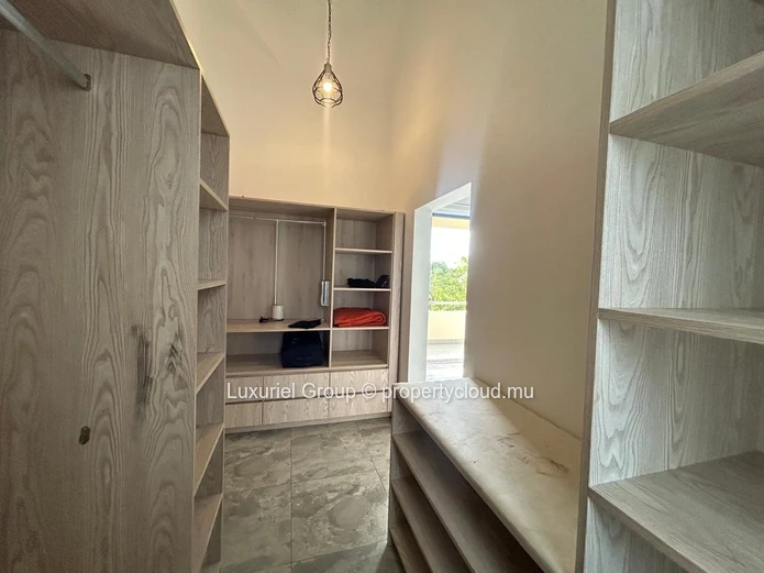 Modern Villa For Rent In Pereybere – Private Pool, Large Garden And Enhanced Security