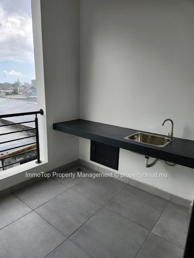 Appartement de 3 chambres au centre de QUATRE BORNES, proche de la station de métro Victoria