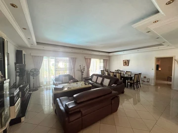 5 Bedroom Villa