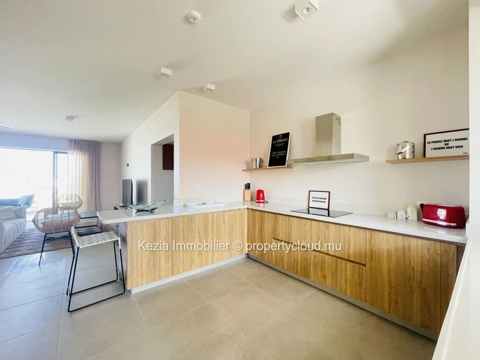 Contemporary Apartment Ideally Located