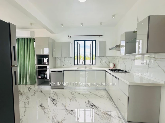 Prime Location Villa in Grand Baie – Walking Distance to La Croisette