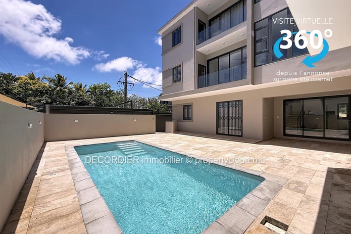 Penthouse situé dans un complexe avec ascenceur et piscine commune