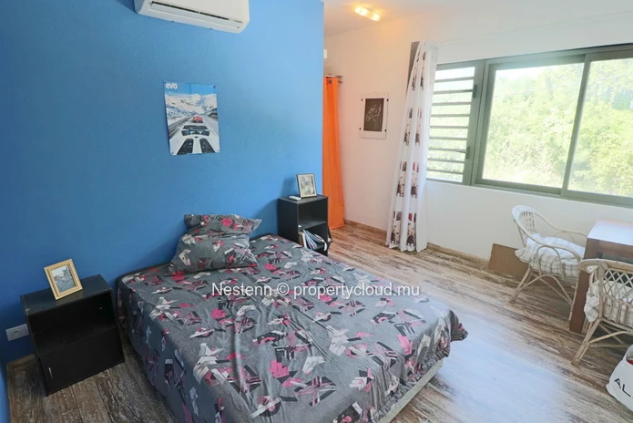 Modern 3-bed house in a beautiful spacious garden