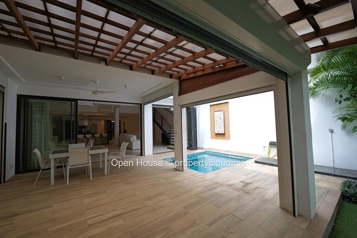 Luxurious Waterfront Villa with Private Pool in Rivière Noire - Black River Area - 237m² living space - Boat Garage -...