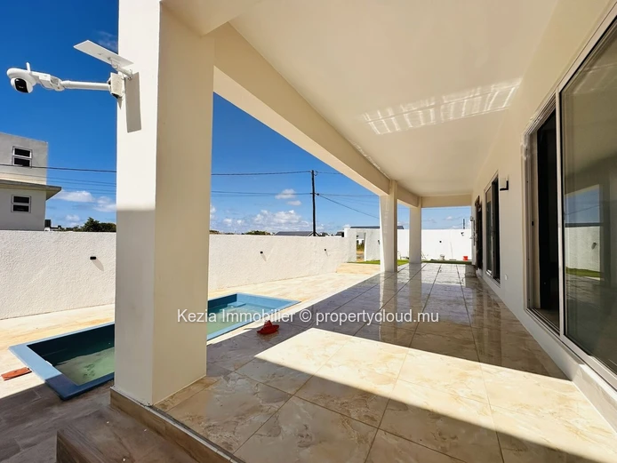 Spacious New Villa In Pereybere