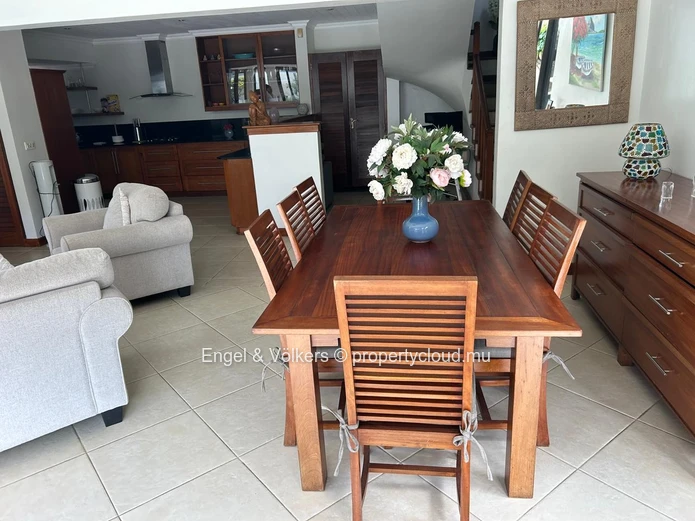 For Rent – Spacious 3-Bedroom Villa with Private Pool in a Secure Residence, Pereybere