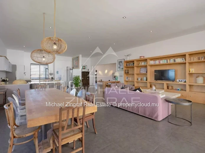 Exceptional Seafront Penthouse with Panoramic Ocean Views – Péreybère