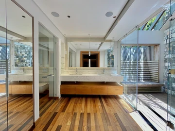 5 Bedroom Villa