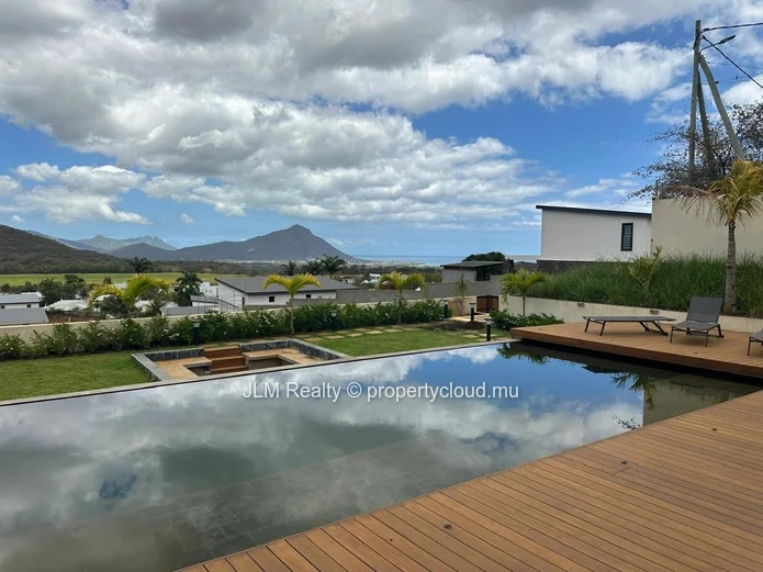 À vendre : Villa de luxe 4 chambres avec piscine privée et vue montagne à Cascavelle, Île Maurice