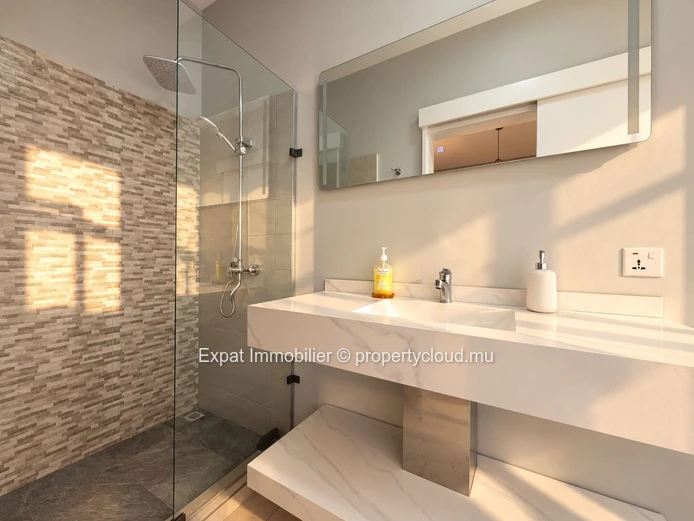 Brand-New 3-Bedroom Apartment with Pool & Panoramic Rooftop – Green Creek, Flic-en-Flac