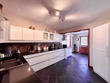 5 Bedroom Villa