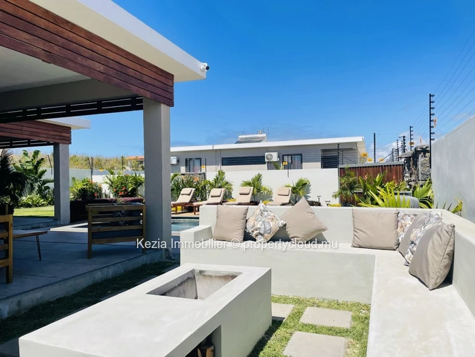 Contemporary Single-Storey Villa (Sole Mandate)