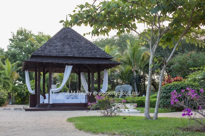 Luxury villa for sale with access to golf and beach club in Tamarin, Mauritius