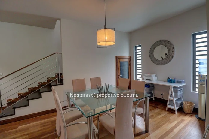 Spacious and bright duplex in a secure residence with river views