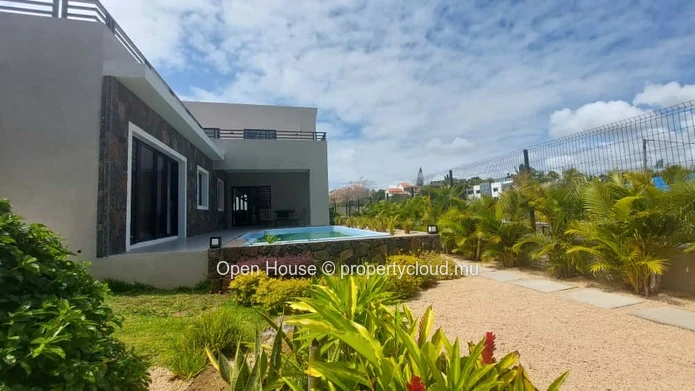 Luxury Furnished Duplex with Private Pool in Calodyne