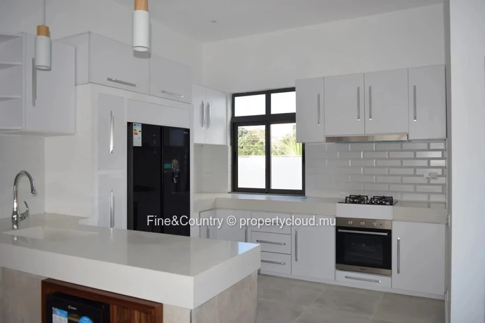 A Loué Maison neuve Rs 100 000