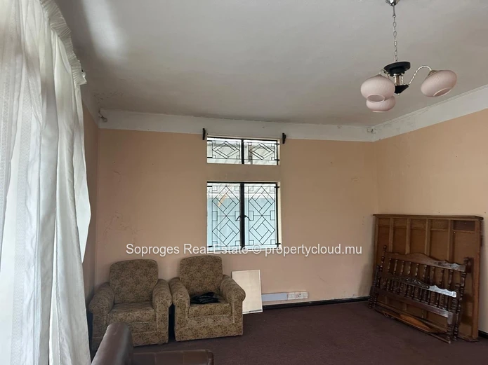 5 Bedroom House – Quatre Bornes