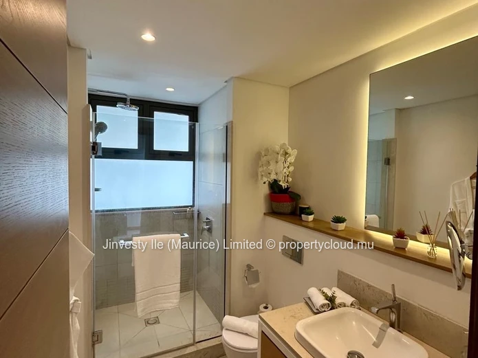 JINVESTY : Penthouse 2 chambres avec piscine Golf MONT CHOISY 790K€