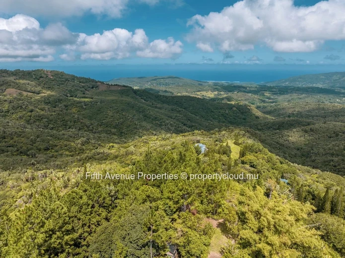 PLAINE CHAMPAGNE - TERRAIN  8900m2  COMMERCIAL