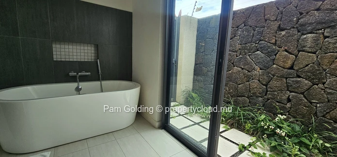 Villa de 4 chambres à vendre à Pereybère, acceptant les animaux | Piscine privée & garage
