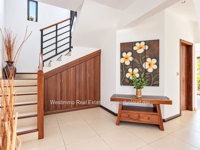 4-bedroom family villa with pool in Black River
