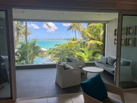Superb waterfront apartment, Pointe aux Canonniers