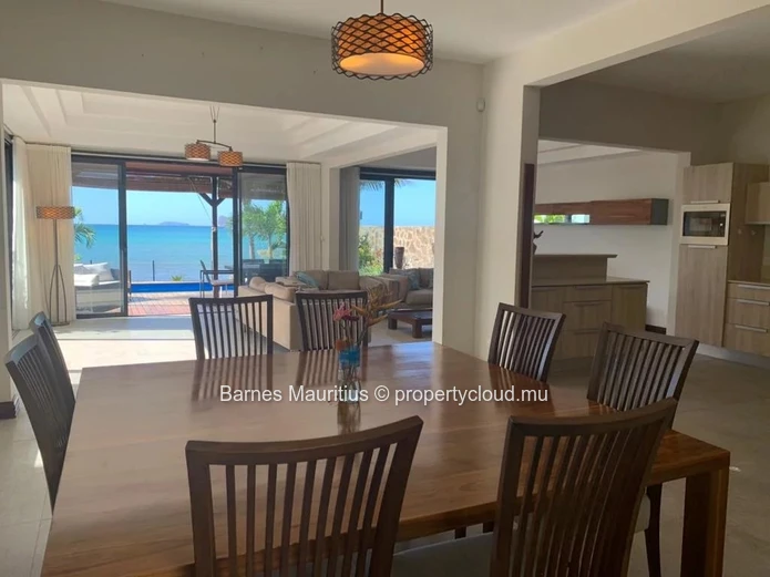 POINTE AUX CANONNIERS - Beachfront Villa with 4 Bedrooms