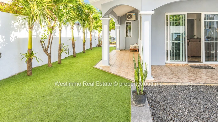 3-bedroom house for rent in La Preneuse with a garden, close to everything
