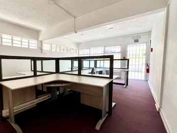 Spacious office space of 190 m² on the ground-floor office in central Quatre Bornes – Ideal for businesses