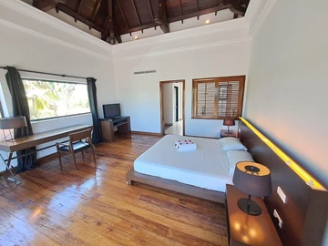6 Bedroom Villa