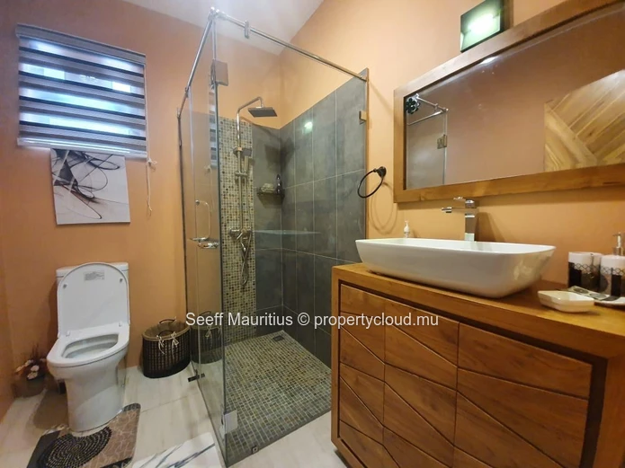 Superb 3-Bedroom 1st Floor Apartment in a Prime Location