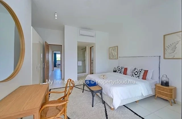 Exclusive penthouse close to Pereybère beach